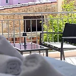Grey Family And Friends דירה