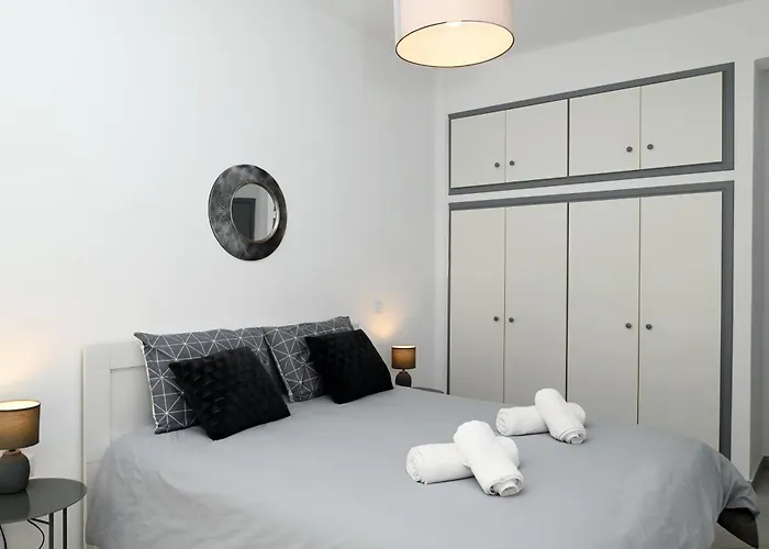 Grey Family And Friends Nea Kios