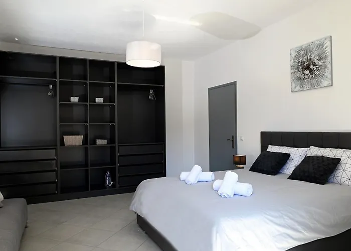 Grey Family And Friends * Nea Kios